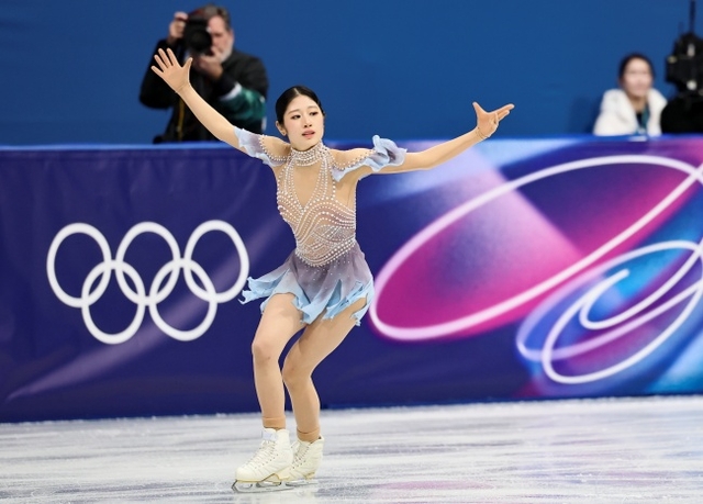 이해인이 18일(한국시간) 이탈리나 밀라노 아이스스케이팅 아레나에서 열린 2026 밀라노·코르티나동계올림픽 피겨스케이팅 여자 쇼트프로그램에서 연기를 선보이고 있다. 뉴시스
