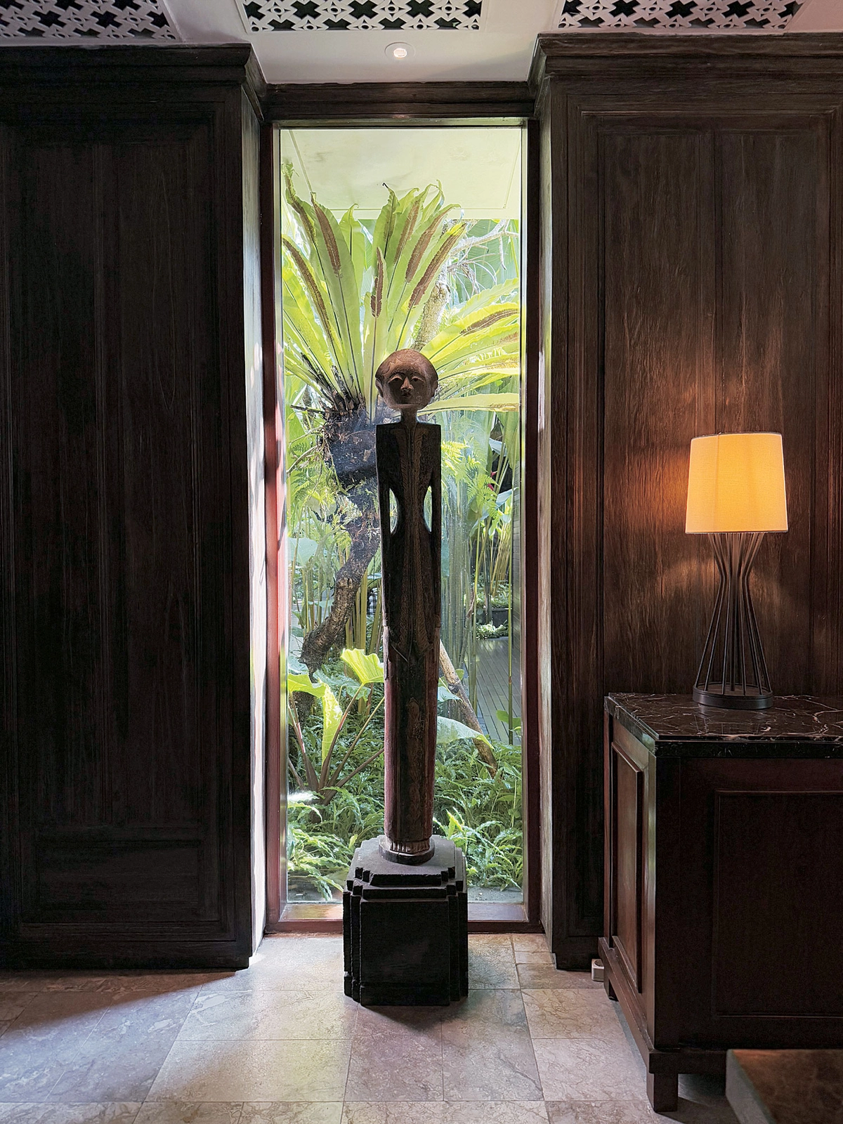 서로 다른 그림과 조각들을 배치한 만다파 리츠칼튼 리저브의 객실은 저마다 하나의 갤러리다. 해시컴퍼니 제공