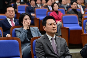 국힘, 지방선거 ‘자중지란’… 당권파 “전환 시작” 친한 “필패”, TK는 ‘팔짱’
