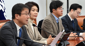 밀어붙이는 민주… ‘7박 8일 필버’ 해도 못 막는 국힘