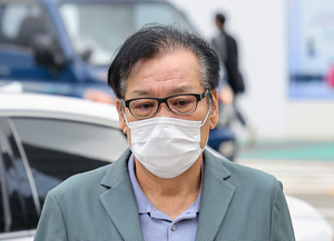 ‘건진법사’ 1심 징역 6년·그라프 목걸이 몰수... “김건희와 공모”