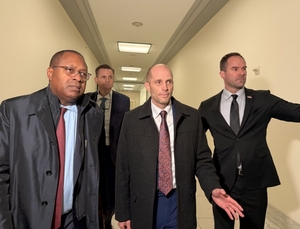 美의회 출석한 쿠팡 대표, ‘韓소비자에 할말 있느냐’ 질의에는…