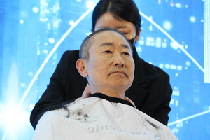 박범계 ‘전격 삭발’…“대전·충남 통합 추진” 촉구