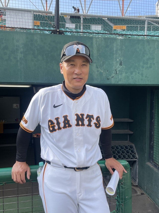 일본프로야구 요미우리 자이언츠의 이승엽 타격코치가 지난달 27일 일본 오키나와 나하의 셀룰러필드에서 문화일보와 만나 자신이 현역 시절 일본을 상대했던 경험을 조언하고 있다.