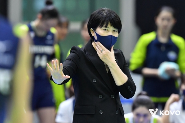 국내에서 지도자로 활약하던 당시의 이도희 감독. KOVO 제공