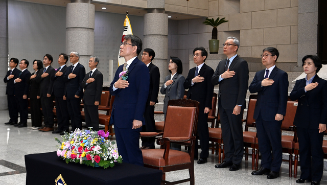 후임 못 정하고…