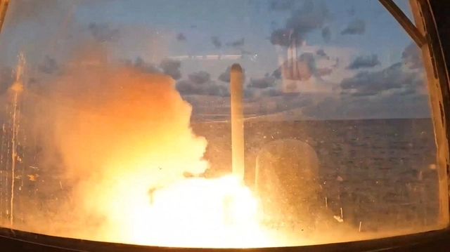 미 구축함서 미사일 발사