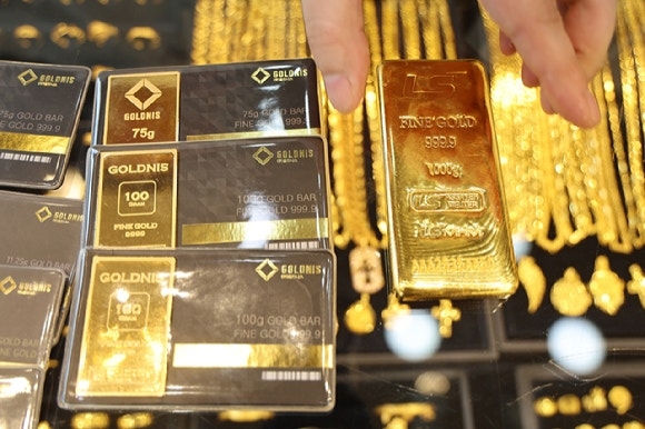 사진은 서울 종로구 한 주얼리에 놓인 골드바. 연합뉴스