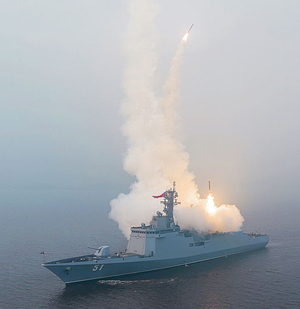김정은, 이란 공습와중 연일 공개행보…  해상 핵전력 고도화 과시 ‘강대강 승부’
