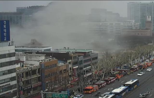 [속보]종로 귀금속거리 금은방서 화재 “가스통 폭발 추정”…진화 중