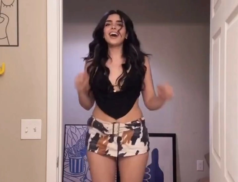 하메네이 사망에 '트럼프 댄스' 추는 이란인들, 온라인 달궜다 - 뉴스 썸네일 이미지