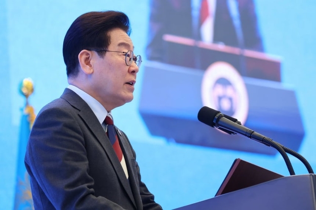 이재명 대통령이 5일 청와대 영빈관에서 열린 2026 밀라노-코르티나담페초 동계올림픽 선수단 격려 오찬에서 격려사를 하고 있다. 연합뉴스