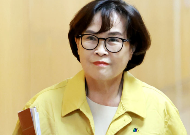 정정옥 성평등가족비서관이 서울 용산 대통령실 청사에서 열린 제8차 수석·보좌관 회의에 입장하고 있다. 뉴시스
