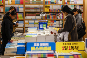 20대 독자 늘었는데, 성인독서율 갈수록 내리막길…“1년에 책 한권도 안보는 사람 10명 중 7명 육박”