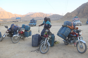 오토바이 타고 휘발유 사러 가는 길