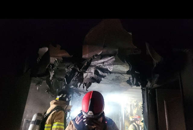 서대문구 홍제동 아파트서 불. 서울소방재난본부 제공 연합뉴스