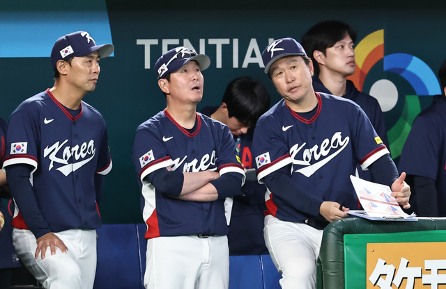 7일 일본 도쿄돔에서 열린 2026 WBC 조별리그 C조 2차전 대한민국과 일본의 경기. 8회말 류지현 한국 감독이 경기를 지켜보고 있다. 연합뉴스