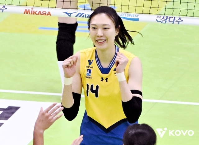 양효진은 자신의 은퇴식을 앞두고 8일 수원체육관에서 열린 페퍼저축은행과 진에어 2025~2026 V리그 여자부 6라운드에 출전해 변함없는 활약을 선보였다. KOVO 제공