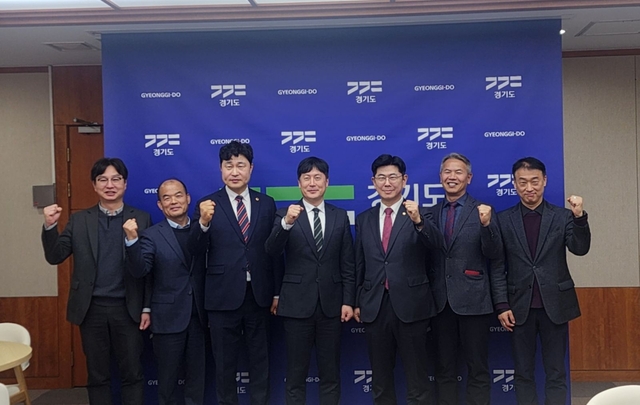 양주시가 지난 6일 경기도 균형발전기획실장실에서 경기도와 포천시 관계자들이 참석한 가운데 군사시설보호구역 고도제한 지역의 건폐율 완화 방안을 공동으로 협의했다. 양주시 제공