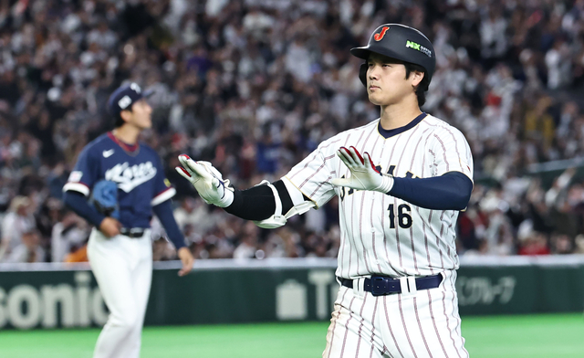 7일 일본 도쿄돔에서 열린 2026 WBC 조별리그 C조 2차전 대한민국과 일본의 경기. 3회말 1사 일본 오타니가 우중간 솔로 홈런을 치고 그라운드를 돌고 있다. 연합뉴스