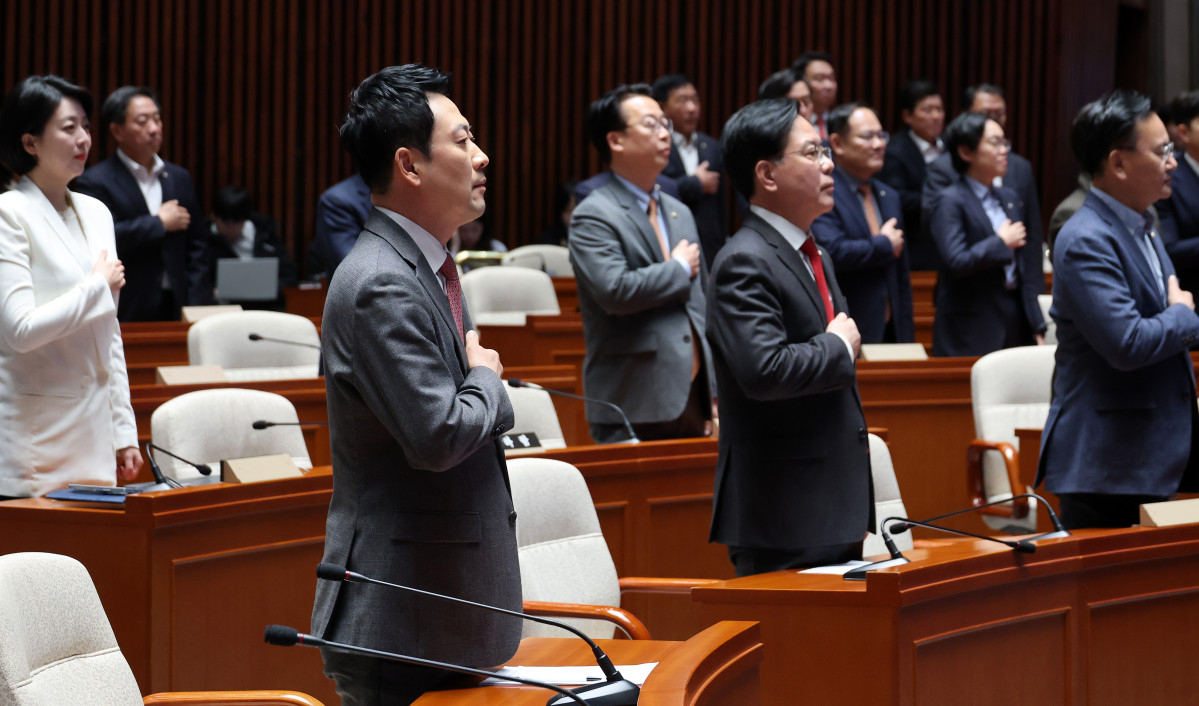 [속보]국힘 전원 “계엄 사과, 尹 어게인 반대” 결의문 발표