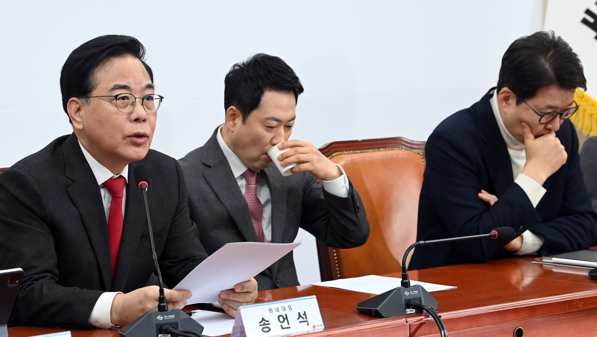 국힘 노선갈등 극한충돌… “끓는 물 속의 개구리” 탄식