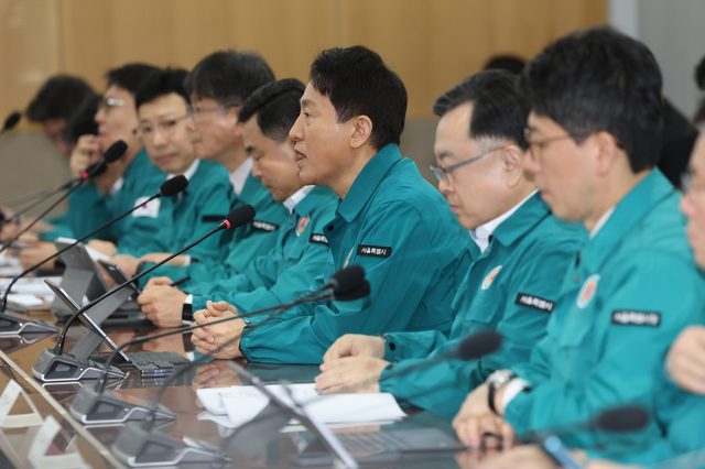 오세훈 서울시장이 9일 서울시청에서 열린 BTS 컴백 행사 안전관리 합동 점검회의에서 발언하고 있다. 연합뉴스