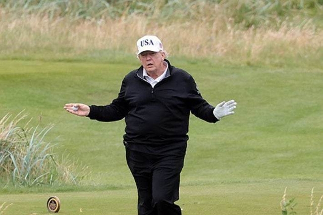 지난해 7월 스코틀랜드 방문 당시 골프치는 도널드 트럼프 미국 대통령 모습. UPI 연합뉴스