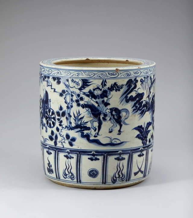 원나라 때의 청화백자 ‘귀곡자 하산문 지통(纸筒)’. 황실에서 두루마리 종이 등을 보관할 때 사용한 것으로 추정된다. 전국시대의 사상가 귀곡자(鬼谷子)가 포로를 석방하기 위해 산에서 내려오는 장면이 그려졌다.