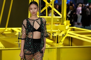 파리 패션위크에 뜬 제니