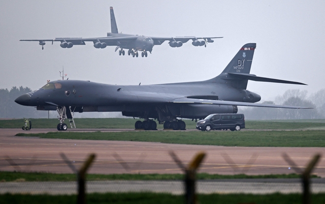 영국 기지의 미군 폭격기 B-1 B-52