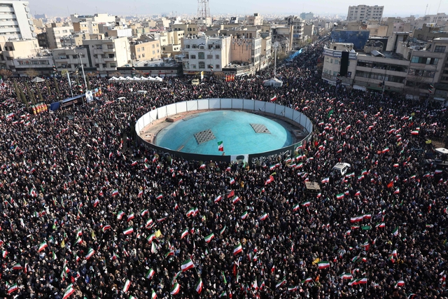 이란 국민들, 새 지도자에 충성맹세