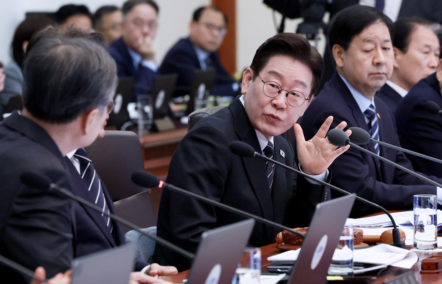 “장관님 생각은요?”