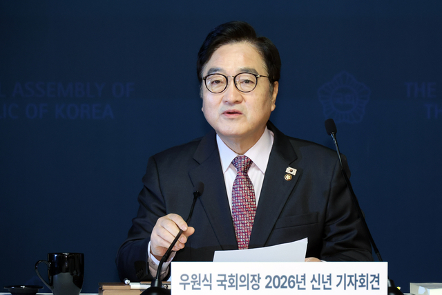 우원식 국회의장이 지난 2월 5일 서울 여의도 국회 사랑재에서 신년 기자회견을 하고 있다. 국회사진기자단