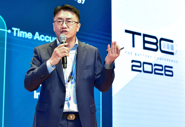 김제영 LG에너지솔루션 최고기술책임자(CTO)가 11일 서울 강남구 코엑스에서 열린 국내 최대 배터리 산업 전시회 ‘인터배터리 2026’의 ‘더 배터리 콘퍼런스’에서 기조연설을 하고 있다. 연합뉴스