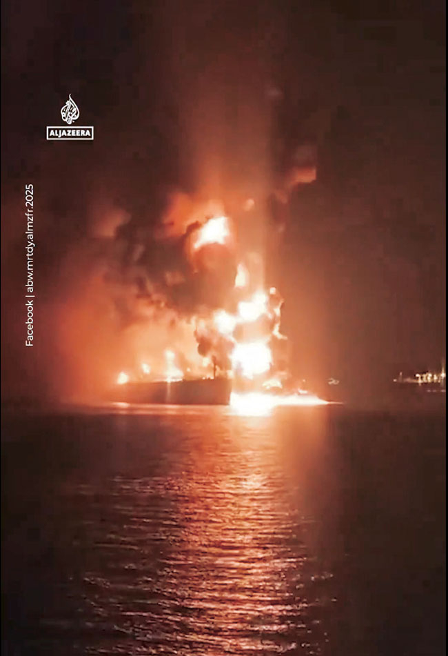 이라크 영해 유조선 2척, 수상드론에 피격