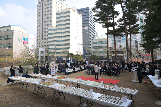 지난 9일 서울 중구청 잔디광장에서 열린 ‘우리 동 이순신 음식 챌린지’ 경연 모습. 서울 중구청 제공