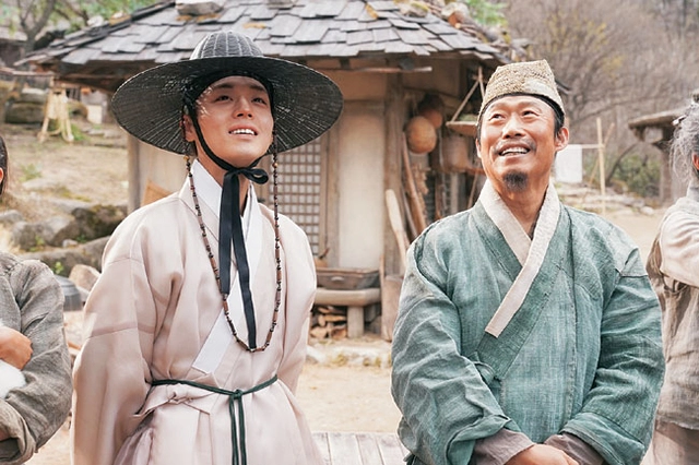 영화 ‘왕과 사는 남자’의 한 장면.  쇼박스 제공