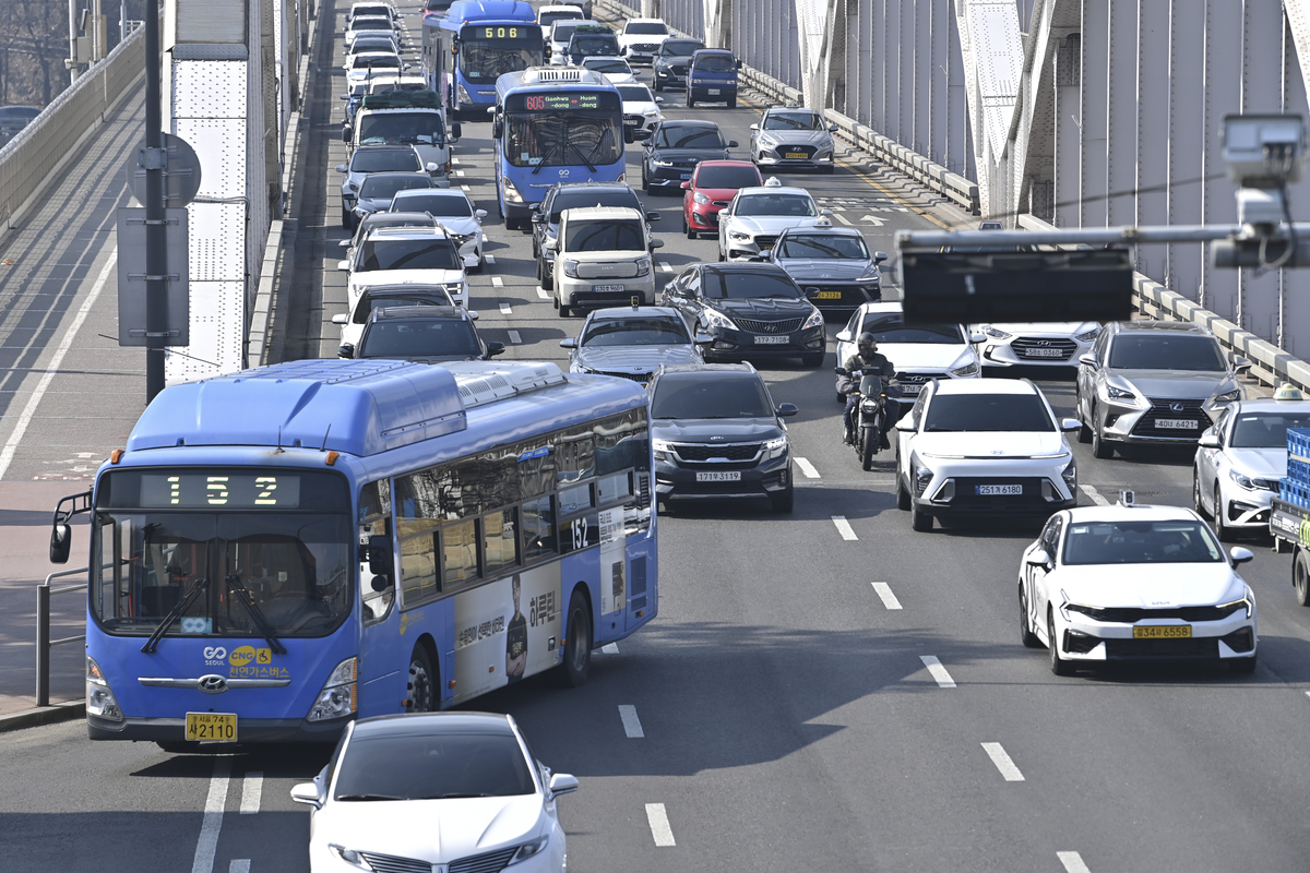  “차선변경 정체해소”… 한강대교 중앙버스전용차로 만든다