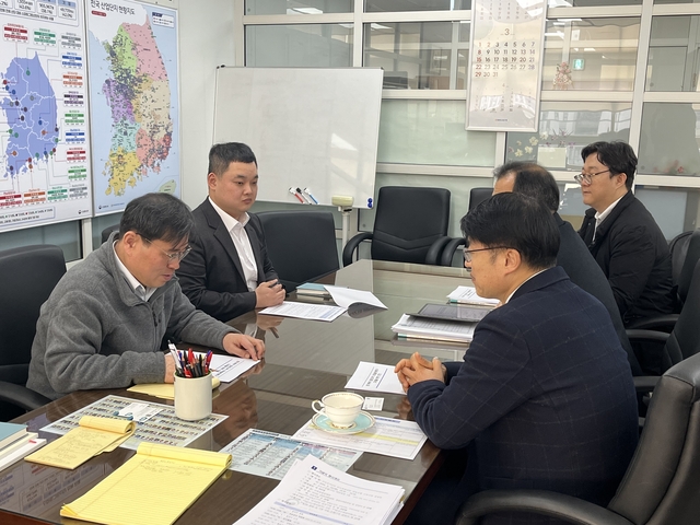 김대순 경기도 행정2부지사가  11일 중앙부처를 방문해 경기북부 접경지역의 기회발전특구 지정 필요성을 설명하고, 수도권 지침 마련을 요청하고 있다. 경기도 제공