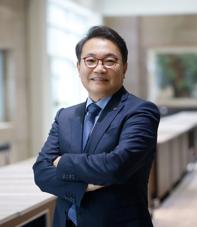 한국공학한림원 제1회 동진상을 수상한 안진호 한양대 신소재공학부 교수. 한양대 제공