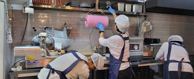 감시원활동사진. 서초구청 제공