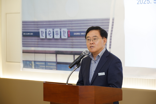 ‘한술두찬’ 김포공항점 개소식에서 진교훈 서울 강서구청장이 인사말을 하고 있다. 강서구청 제공
