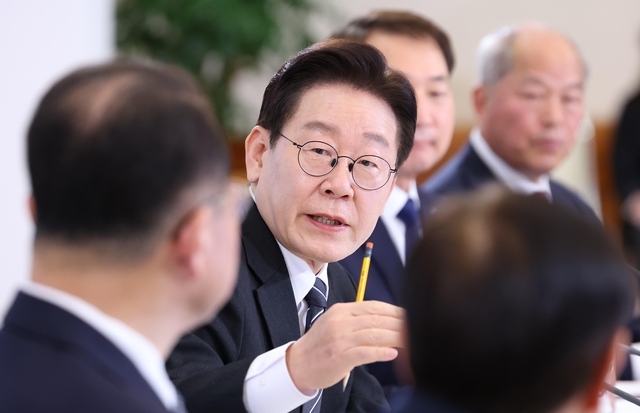 이재명 대통령이 지난 10일 청와대에서 개최된 기업인과의 대화에서 발언하고 있다. 뉴시스