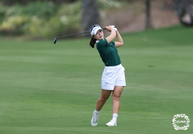 ‘개막전 선두’ 전예성, 비결은 눈물의 빈스윙