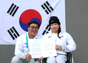 이 대통령 “개인전 단일 대회 최다 메달 김윤지 축하”