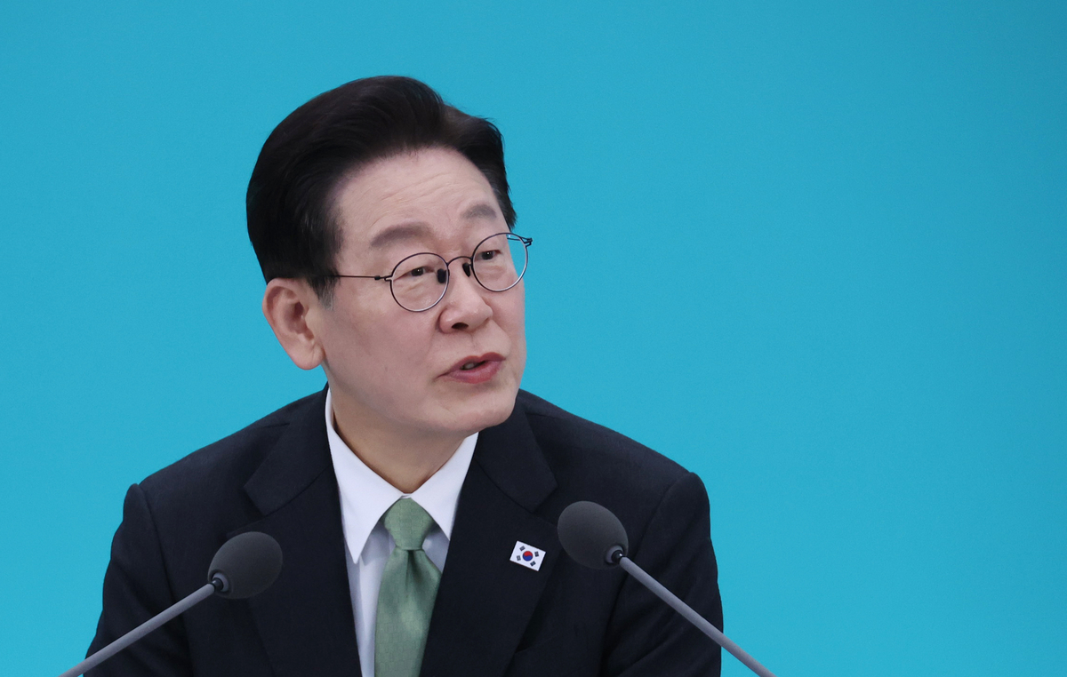 국힘, 여당 후보 공개칭찬 이 대통령에 “선거판 뛰어든 운동원” 비난