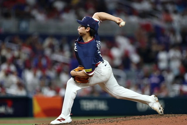 14일 오전(한국시간)  미국 플로리다주 마이애미 론디포파크에서 열린 월드베이스볼클래식(WBC) 대한민국 대 도미니카공화국 준준결승전. 한국 조병현이 5회 말 역투하고 있다.  연합뉴스