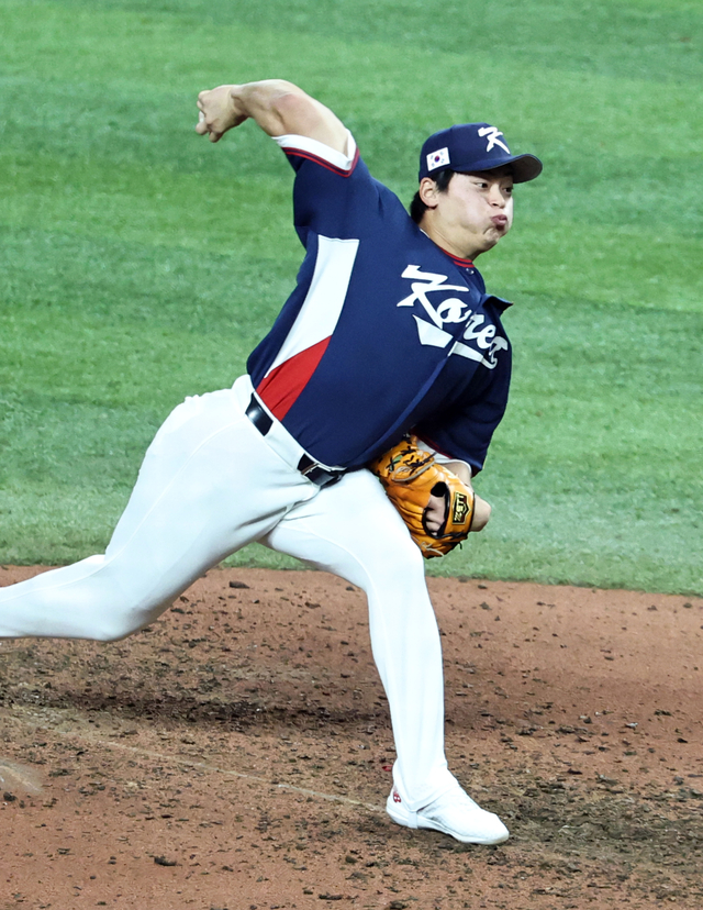 14일 오전(한국시간) 미국 플로리다주 마이애미 론디포파크에서 열린 월드베이스볼클래식(WBC) 대한민국과 도미니카공화국의 준준결승전 경기. 5회말 교체된 한국 조병현이 역투하고 있다. 연합뉴스