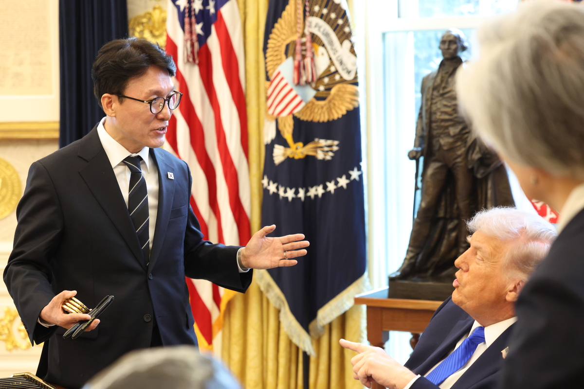 김민석 총리 “트럼프가 ‘김정은, 북미대화 원하냐’고 내게 물어”…20분 깜짝 면담